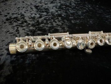 Photo Used Pearl PFL-761 Flute with Open Holes, Solid Silver Headjoint #7344